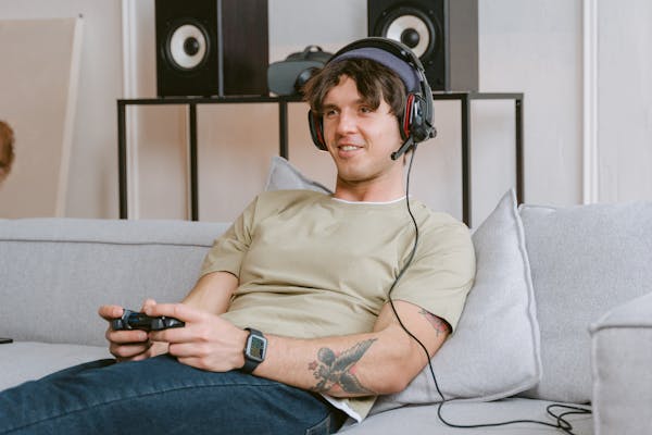 PS4 Gold Wireless Headset — 2
